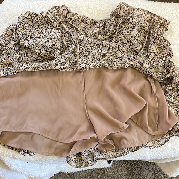 Dress forum flowy floral skirt with light weight shorts built in! - Picture 3 of 4